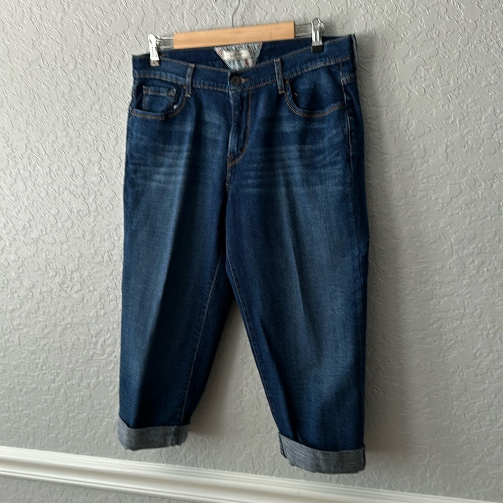New women’s Levi’s blue capris size 12